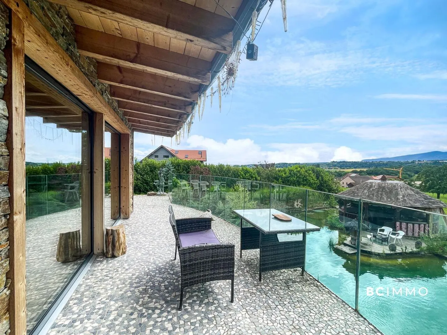 Extraordinary property on the outskirts of Lausanne - Photo 3 of 10