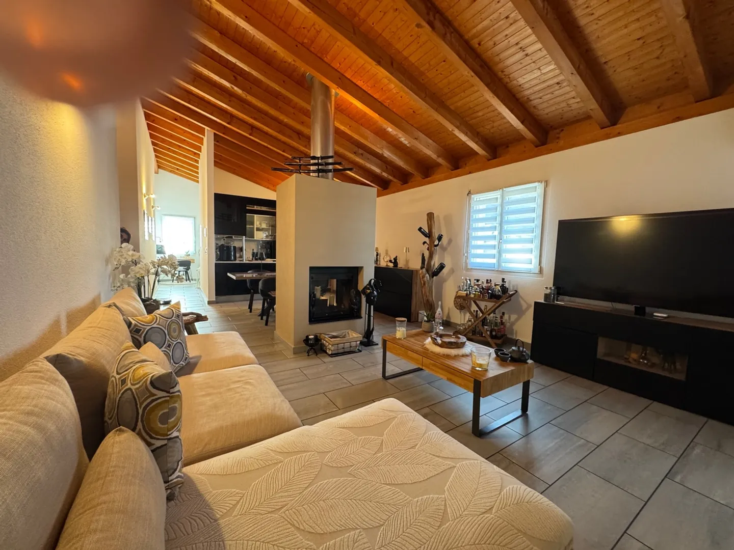 Double view fireplace, relaxation terrace and elevator with direct access to the house - Photo 1 of 13