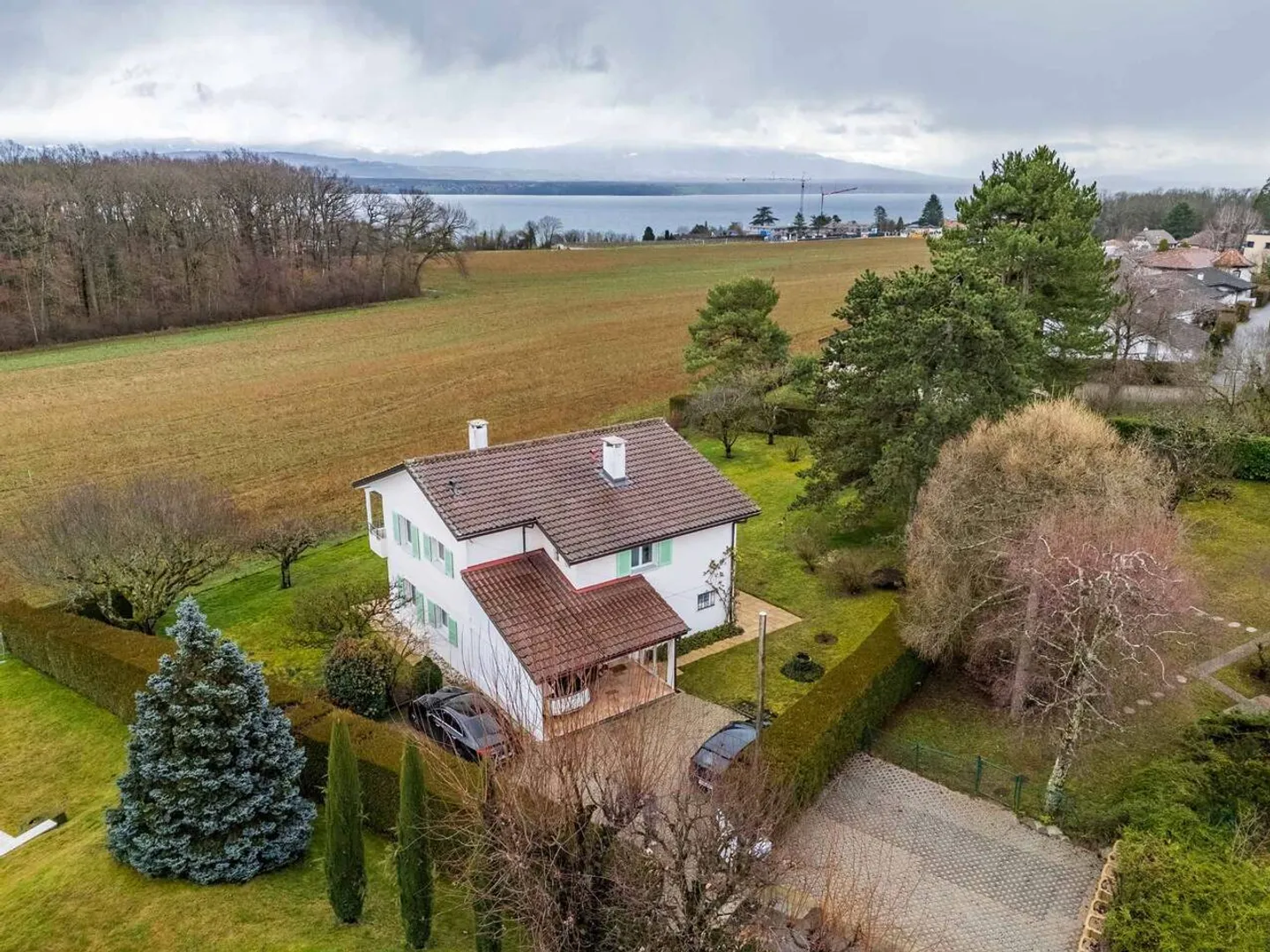 Charmante Villa Familiale avec Vue Lac - Photo 1 sur 12