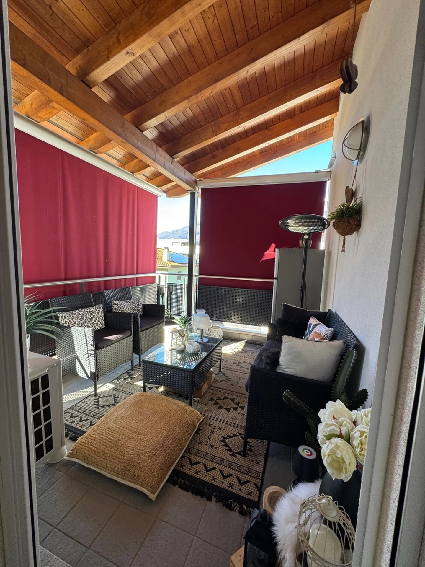 Double view fireplace, relaxation terrace and elevator with direct access to the house - Photo 11 of 13