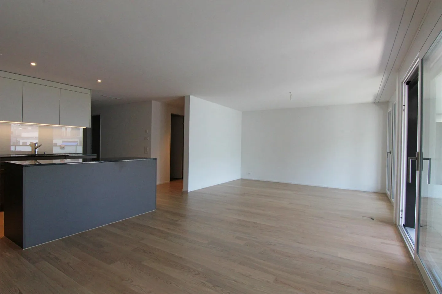 Exclusive apartment in the village center - Photo 3 of 7