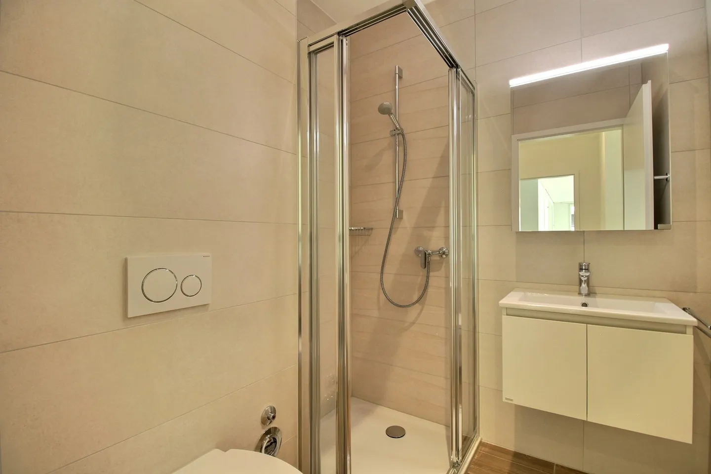 Außergewöhnliche 5,5-Zimmer-Wohnung zur Miete in Marly! - Foto 7 von 13