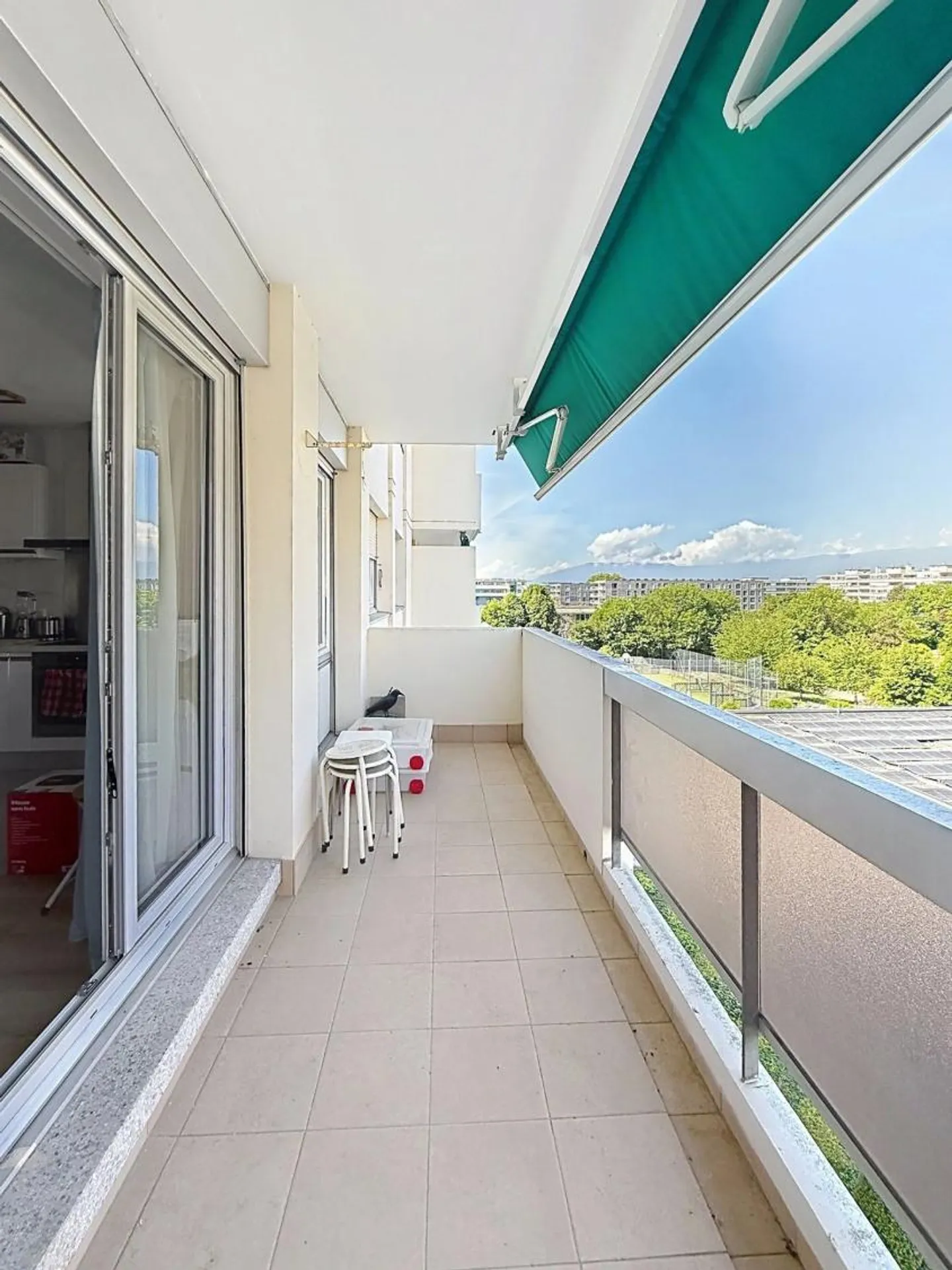 Apartment with spacious and bright balcony in the heart of international organizations - Photo 1 of 2