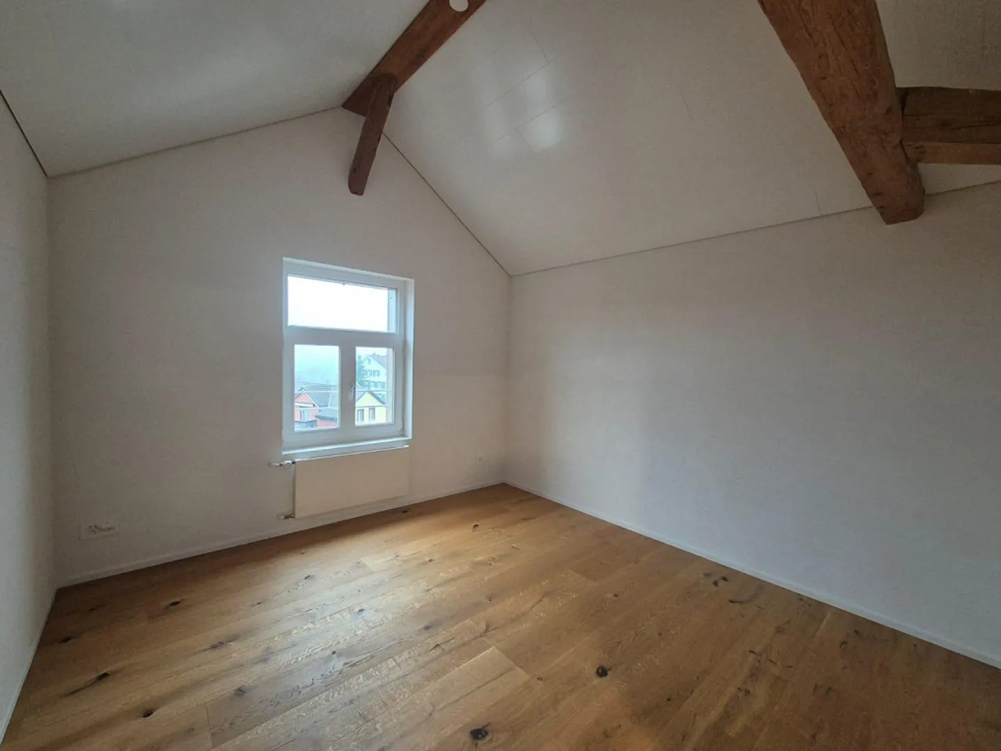 Appartement mansardé au calme - Photo 2 sur 17