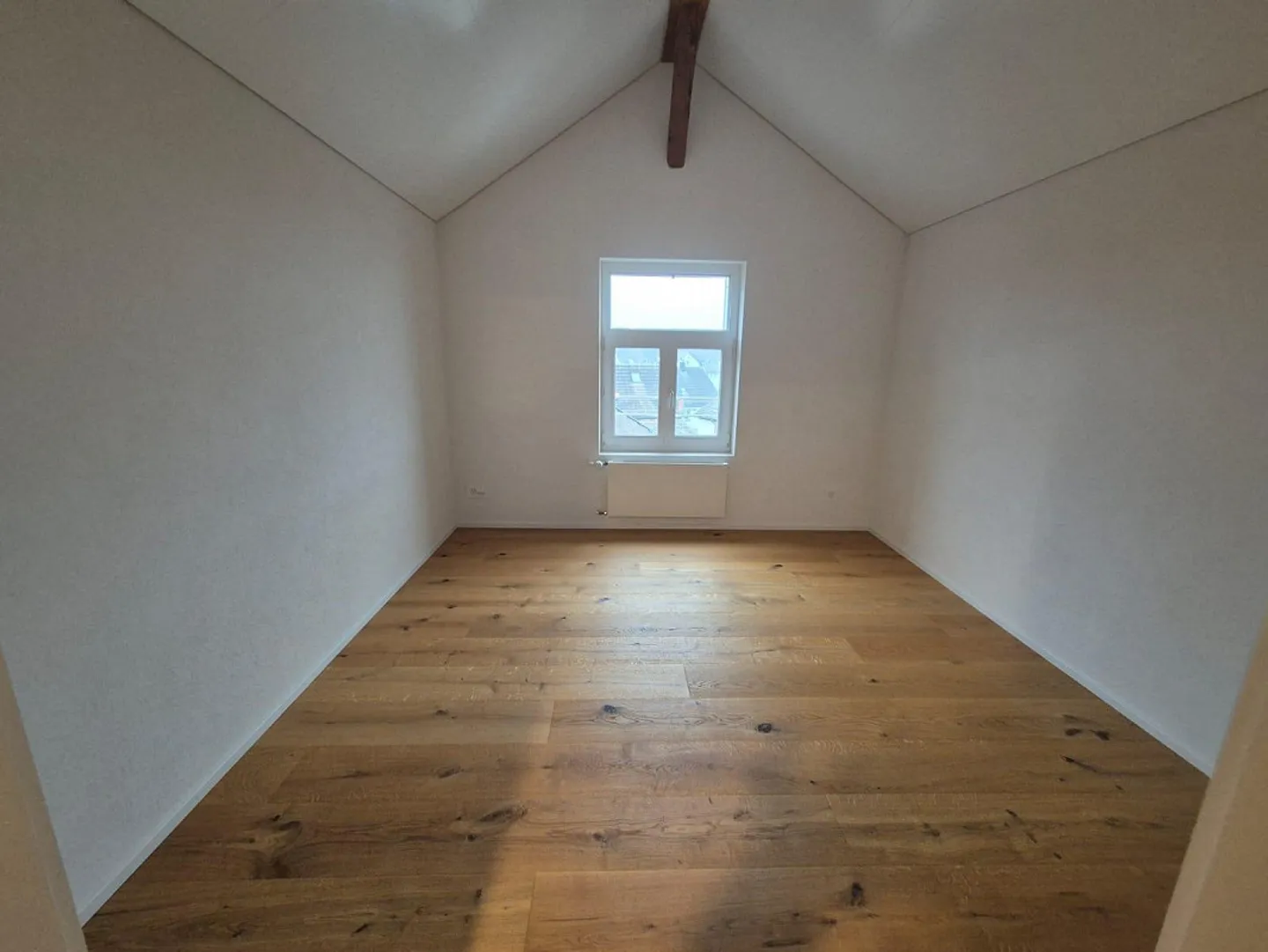 Appartement mansardé au calme - Photo 3 sur 17