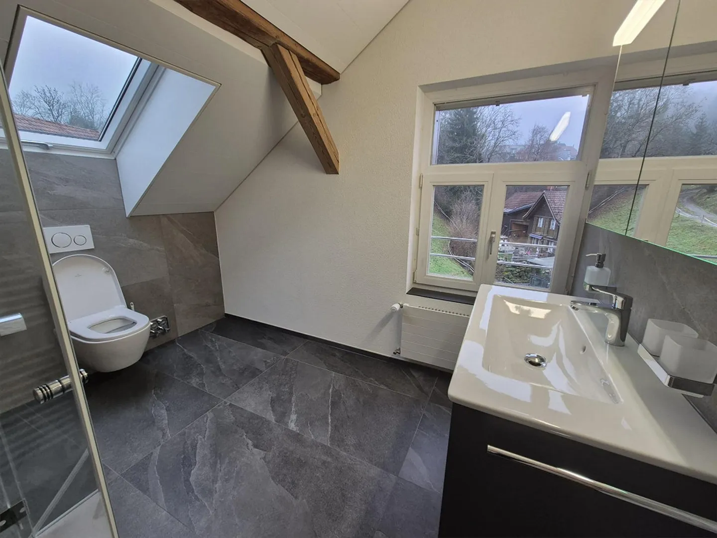 Appartement mansardé au calme - Photo 7 sur 17