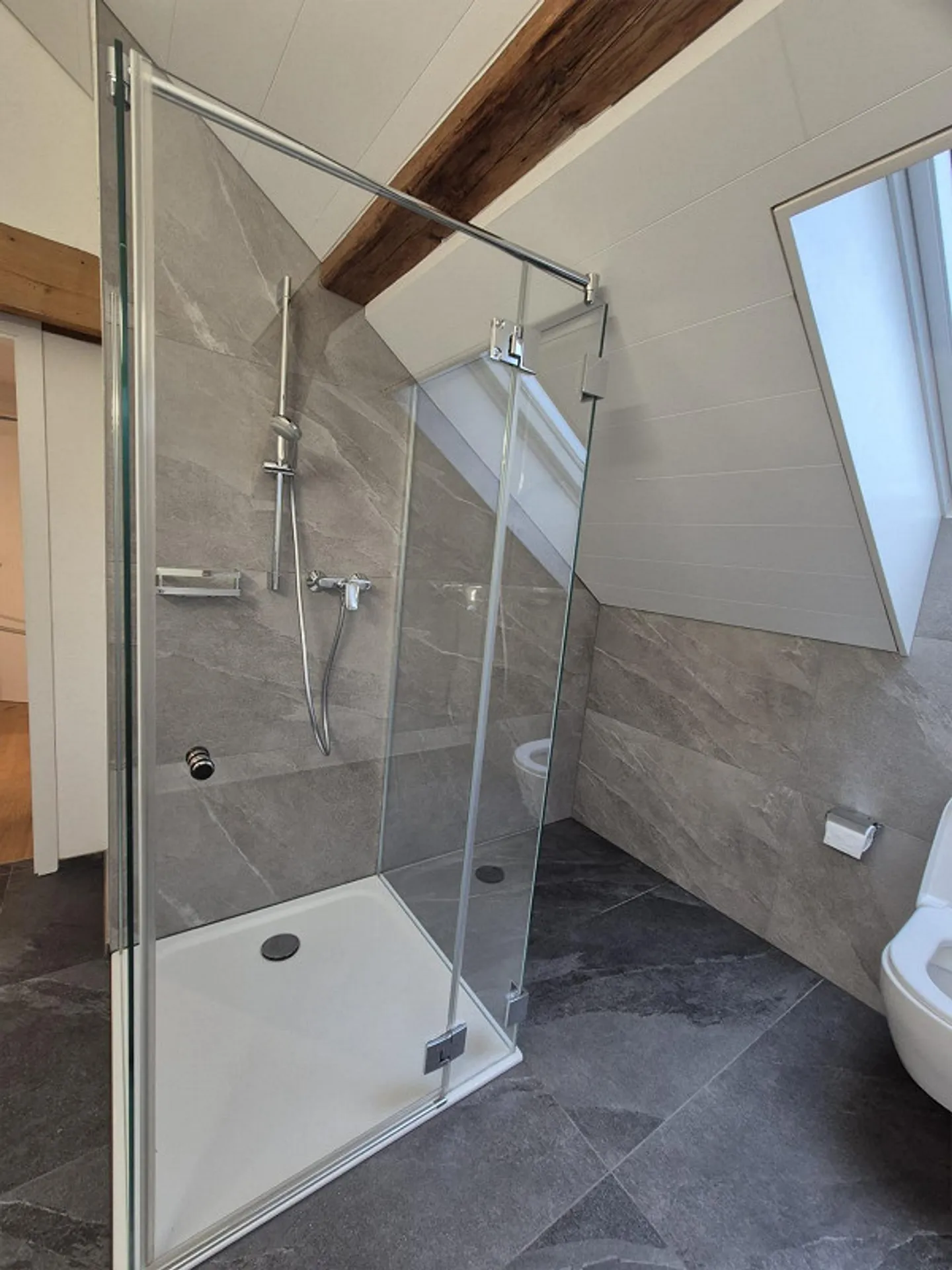 Appartement mansardé au calme - Photo 8 sur 17