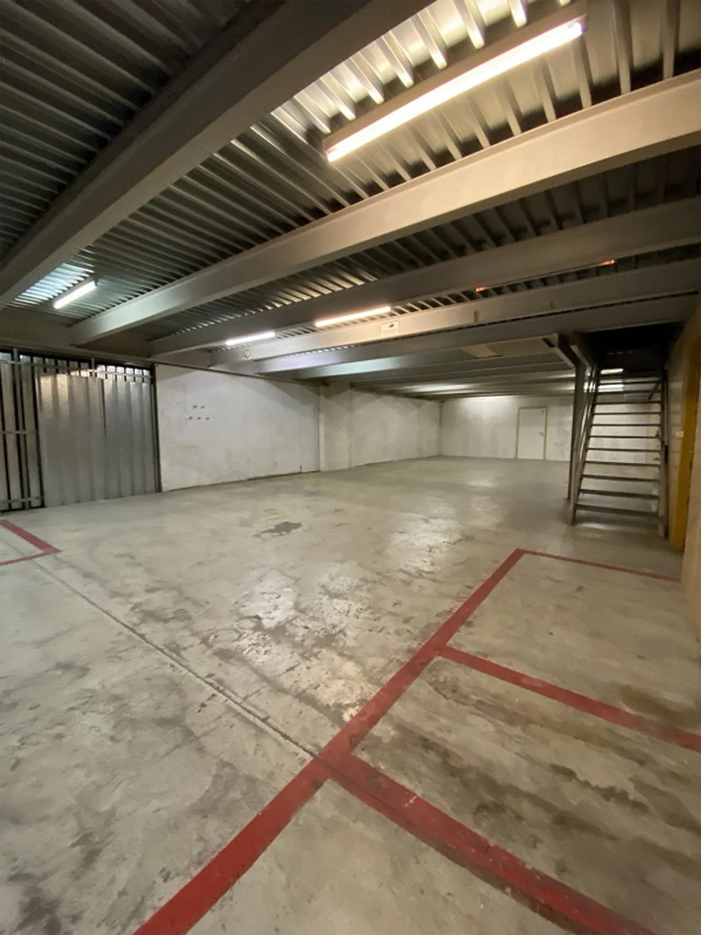 Espace de stockage à deux étages disponible à la location - Photo 5 sur 6