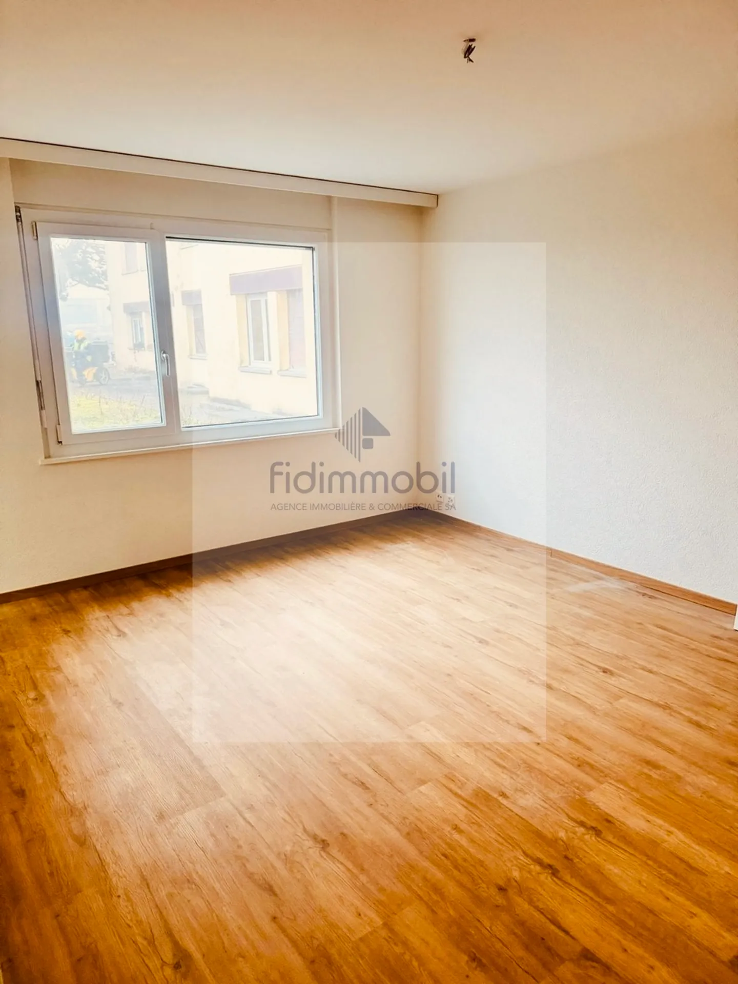 Stunning 2-room apartment for rent in Landeron - Photo 3 of 3