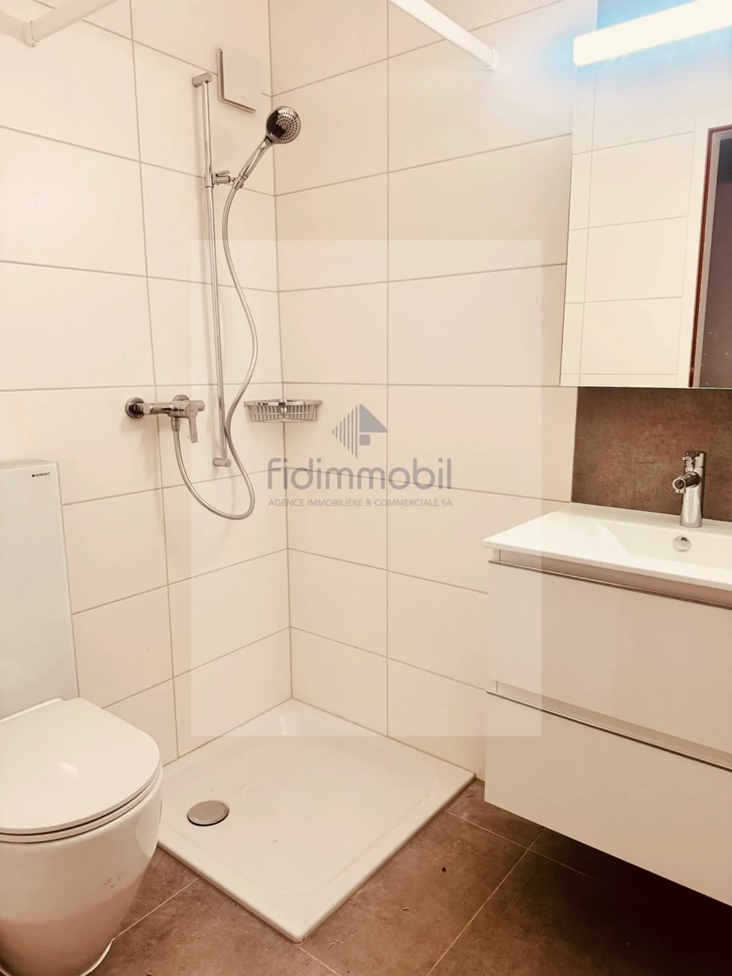 Stunning 2-room apartment for rent in Landeron - Photo 1 of 3