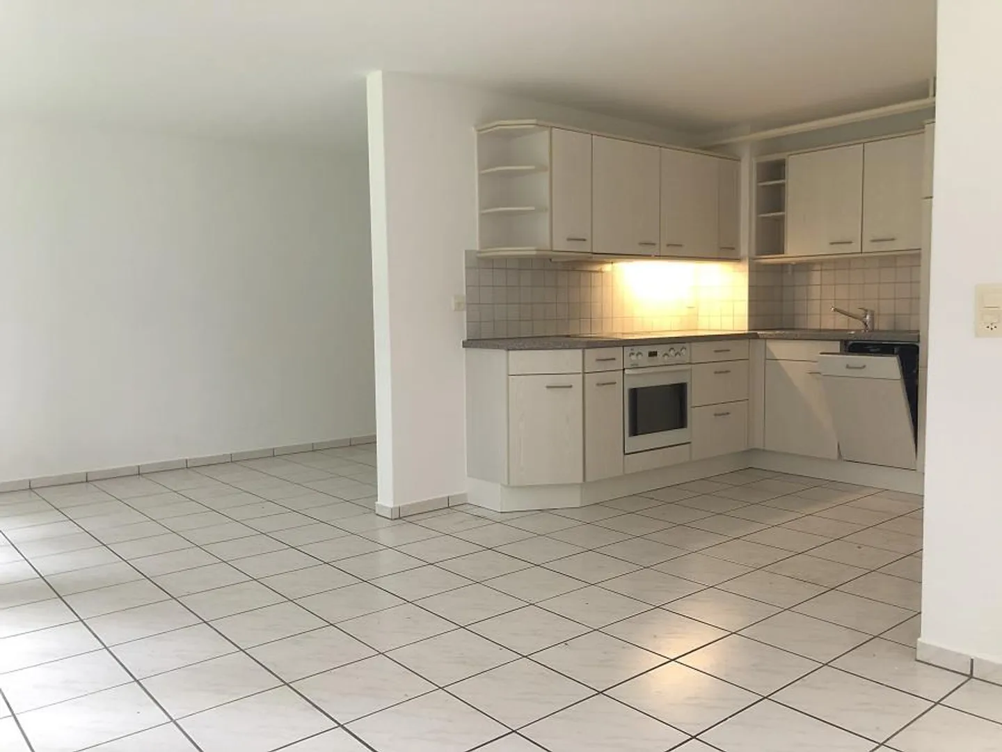 Appartement 1 pièce confortable et ouvert dans un quartier résidentiel calme - Photo 6 sur 14