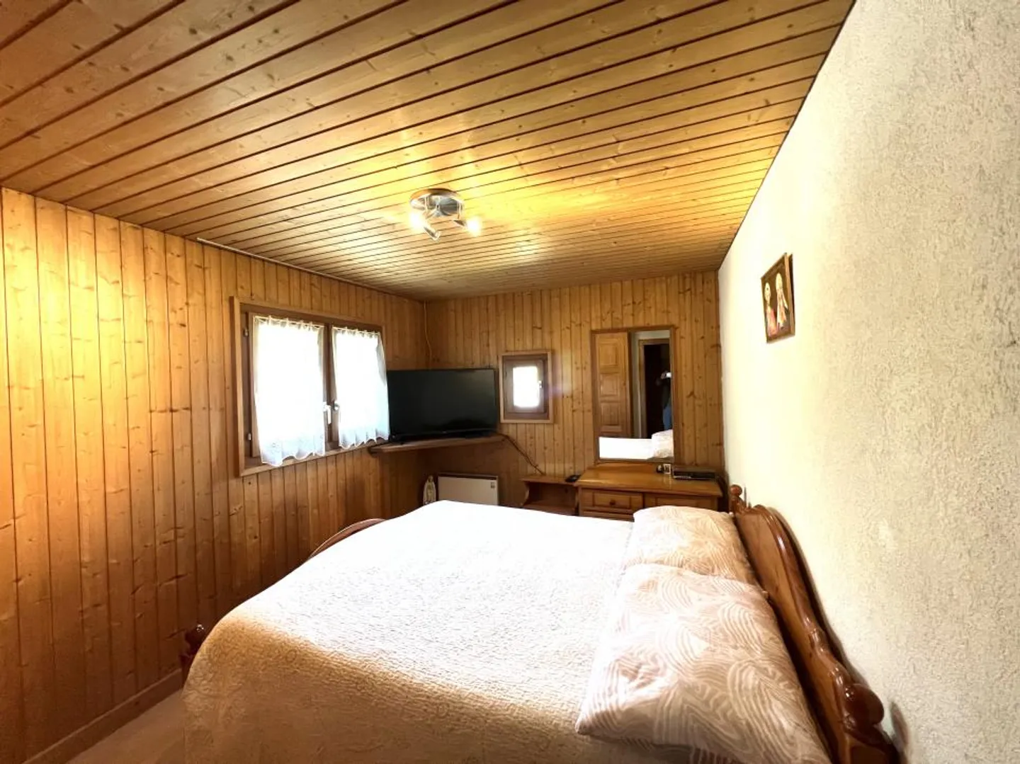 Chalet in legno su 3 piani con bella vista sulla pianura - Foto 7 di 9