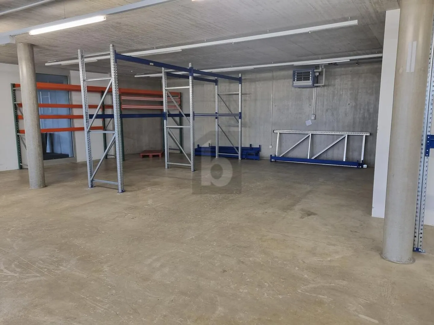 GRANDE SPAZIO, OTTIMA POSIZIONE - Foto 3 di 6