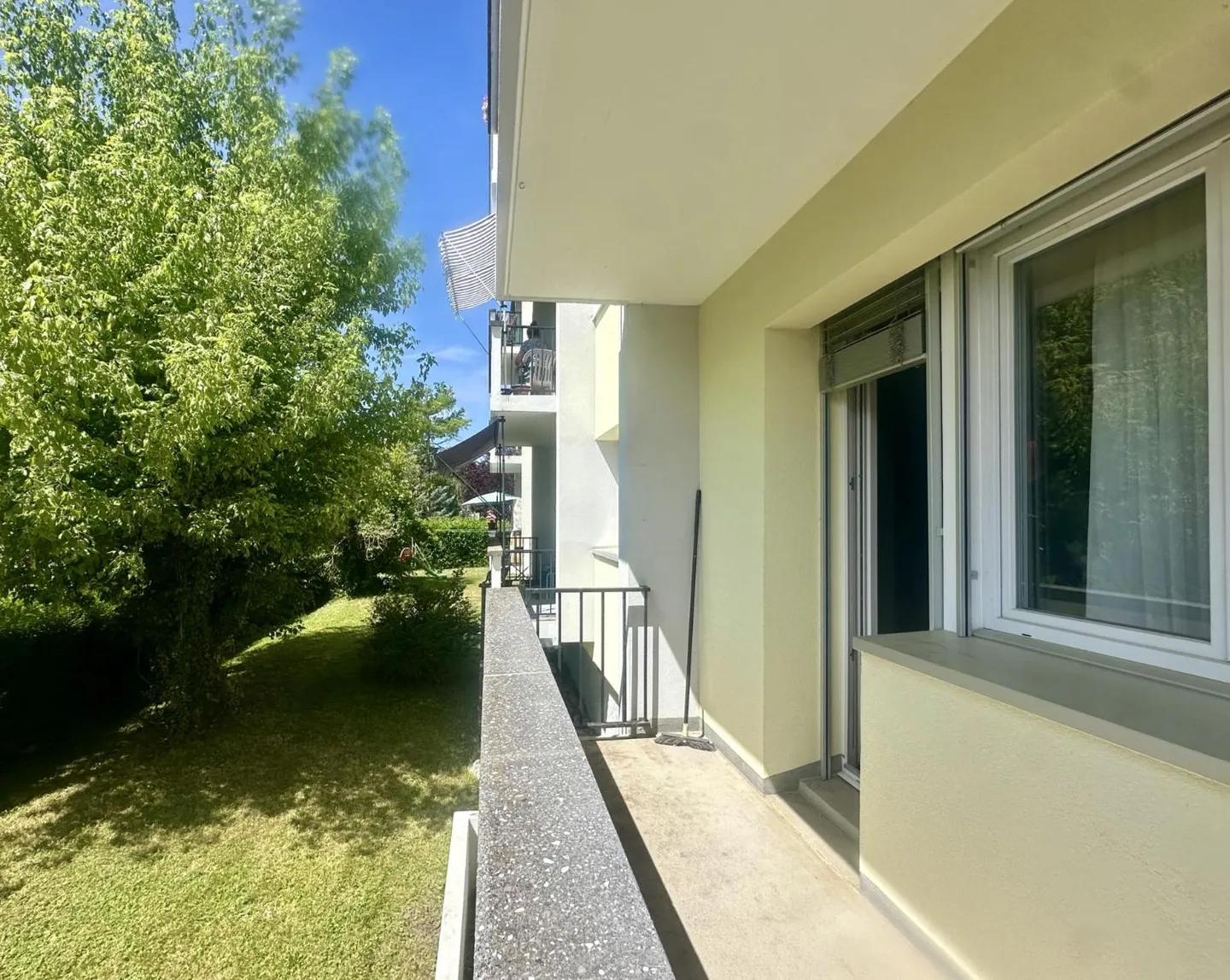 Appartamento spazioso con balcone - Foto 2 di 9