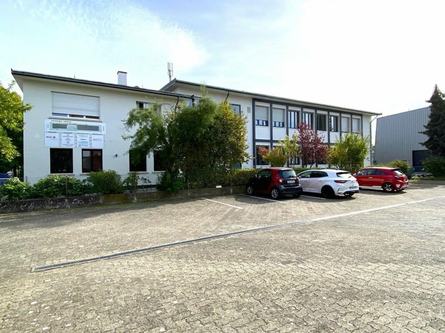 Commercial Spaces / Office 300 m2 in an ideal location at Sandweg 50A in Allschwil - Photo 1 of 13