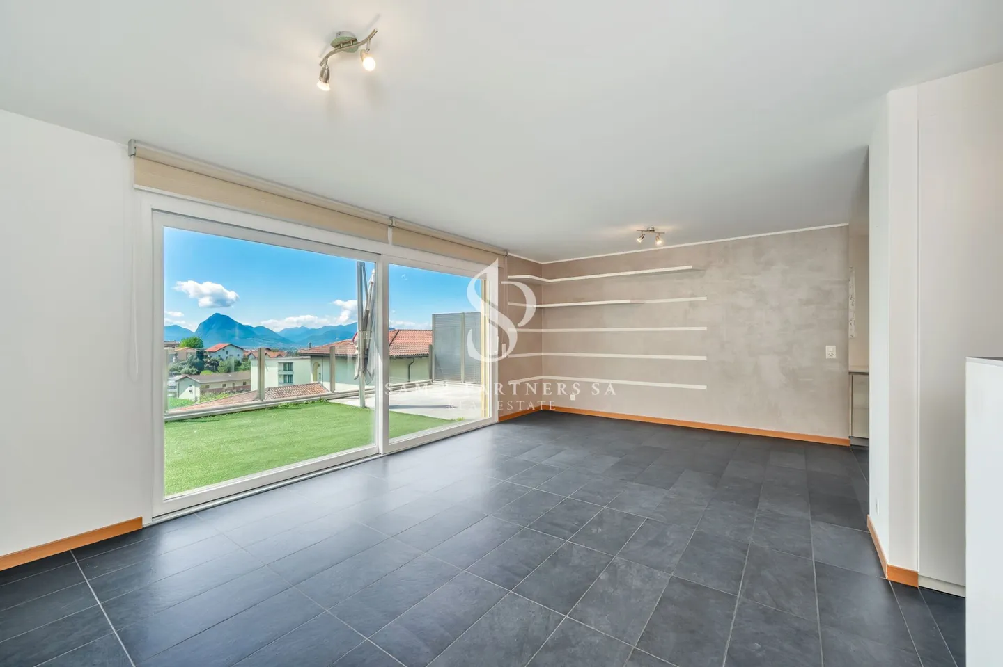 Moderne Villa mit Seeblick - Foto 3 von 18