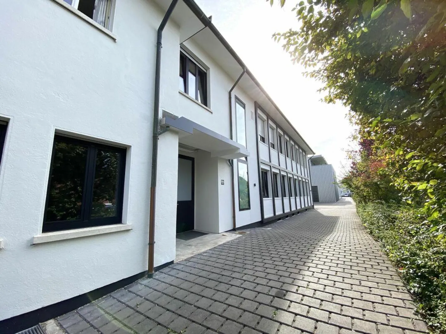Commercial Spaces / Office 300 m2 in an ideal location at Sandweg 50A in Allschwil - Photo 2 of 13