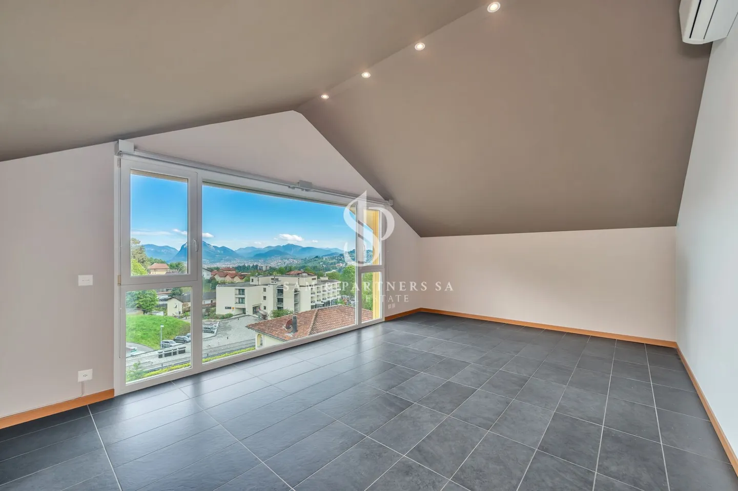 Moderne Villa mit Seeblick - Foto 10 von 18
