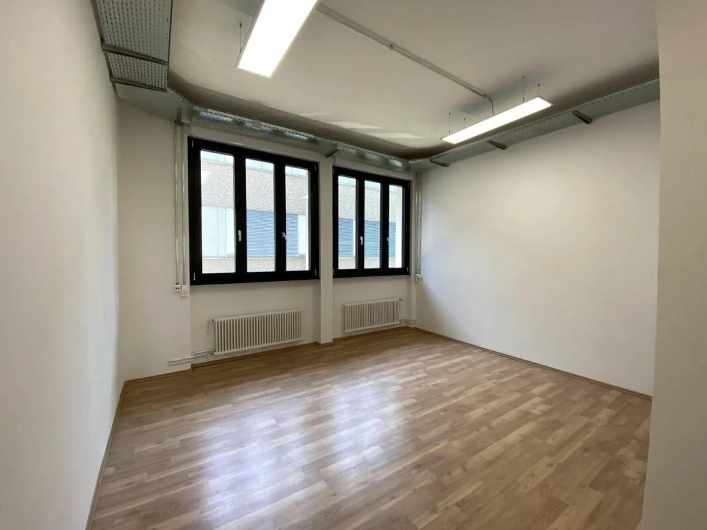 Commercial Spaces / Office 300 m2 in an ideal location at Sandweg 50A in Allschwil - Photo 9 of 13