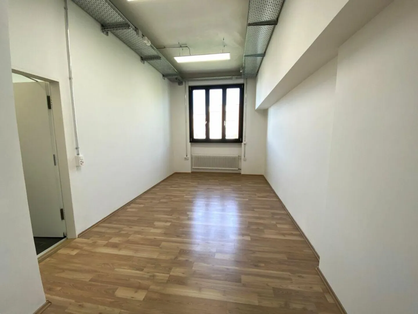Commercial Spaces / Office 300 m2 in an ideal location at Sandweg 50A in Allschwil - Photo 10 of 13