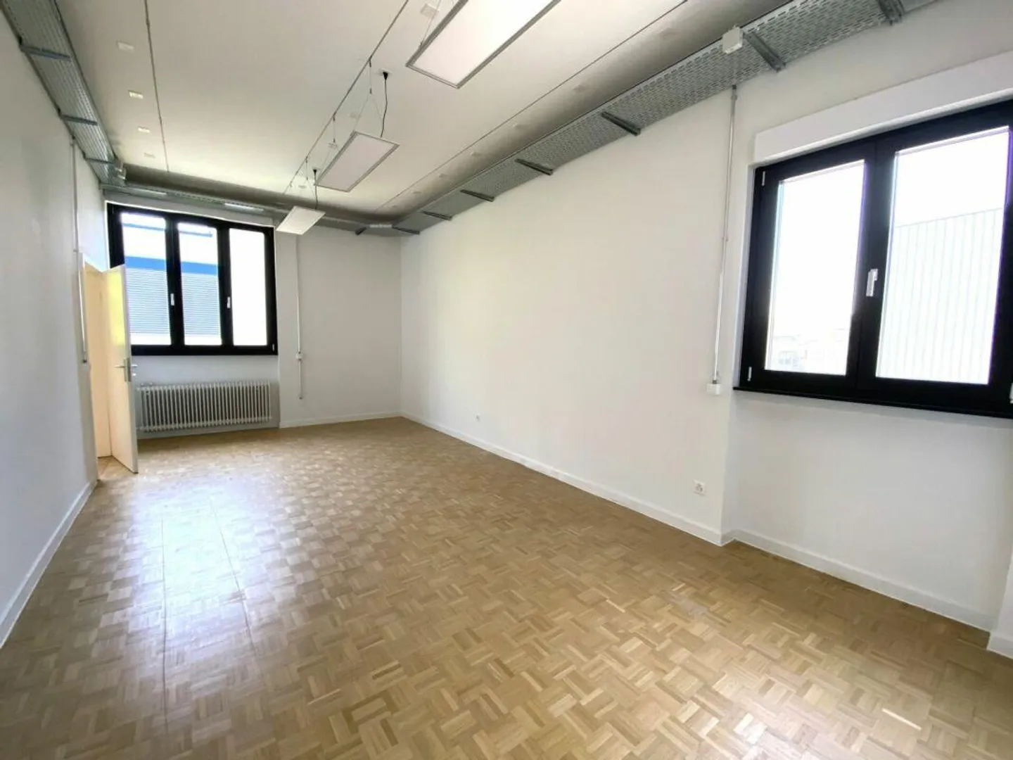 Commercial Spaces / Office 300 m2 in an ideal location at Sandweg 50A in Allschwil - Photo 11 of 13