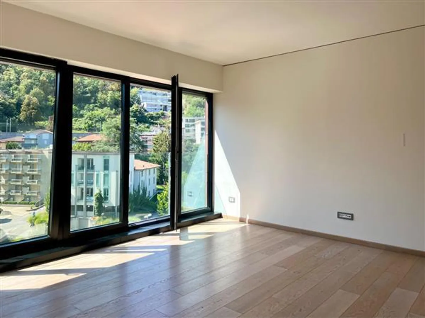 Paradies: Appartamento 3.5 locali - Foto 3 di 10