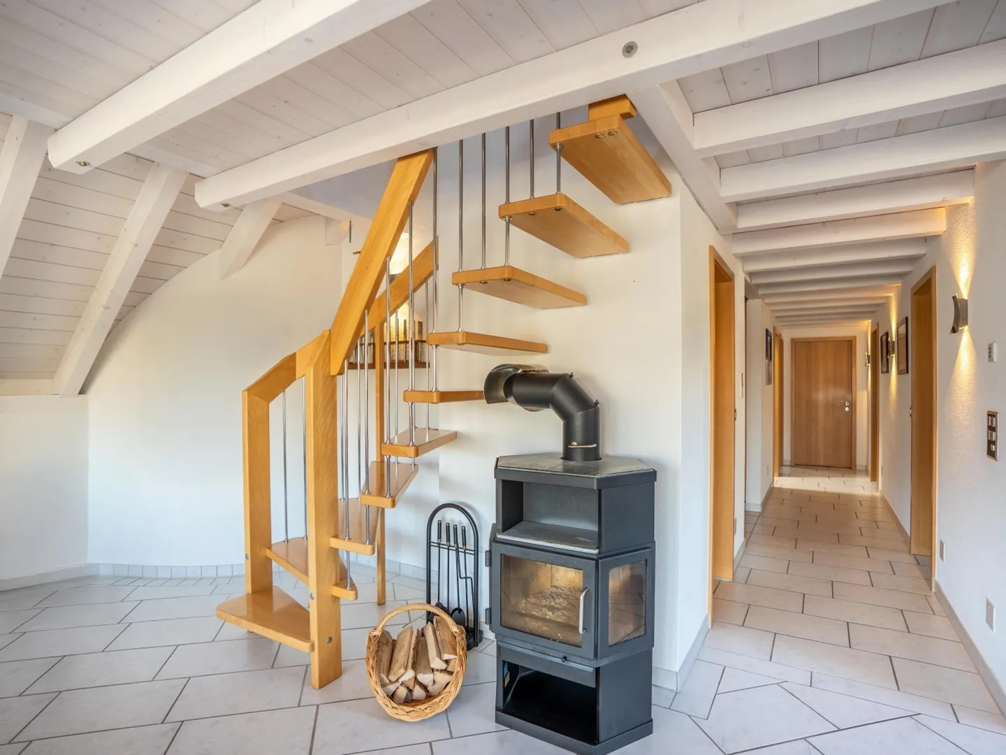 Appartement sous les combles central avec galerie - Photo 4 sur 11