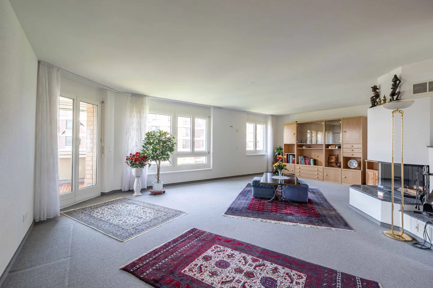 Appartement spacieux de 4,5 pièces - calme, lumineux et avec vue sur la verdure. - Photo 2 sur 20