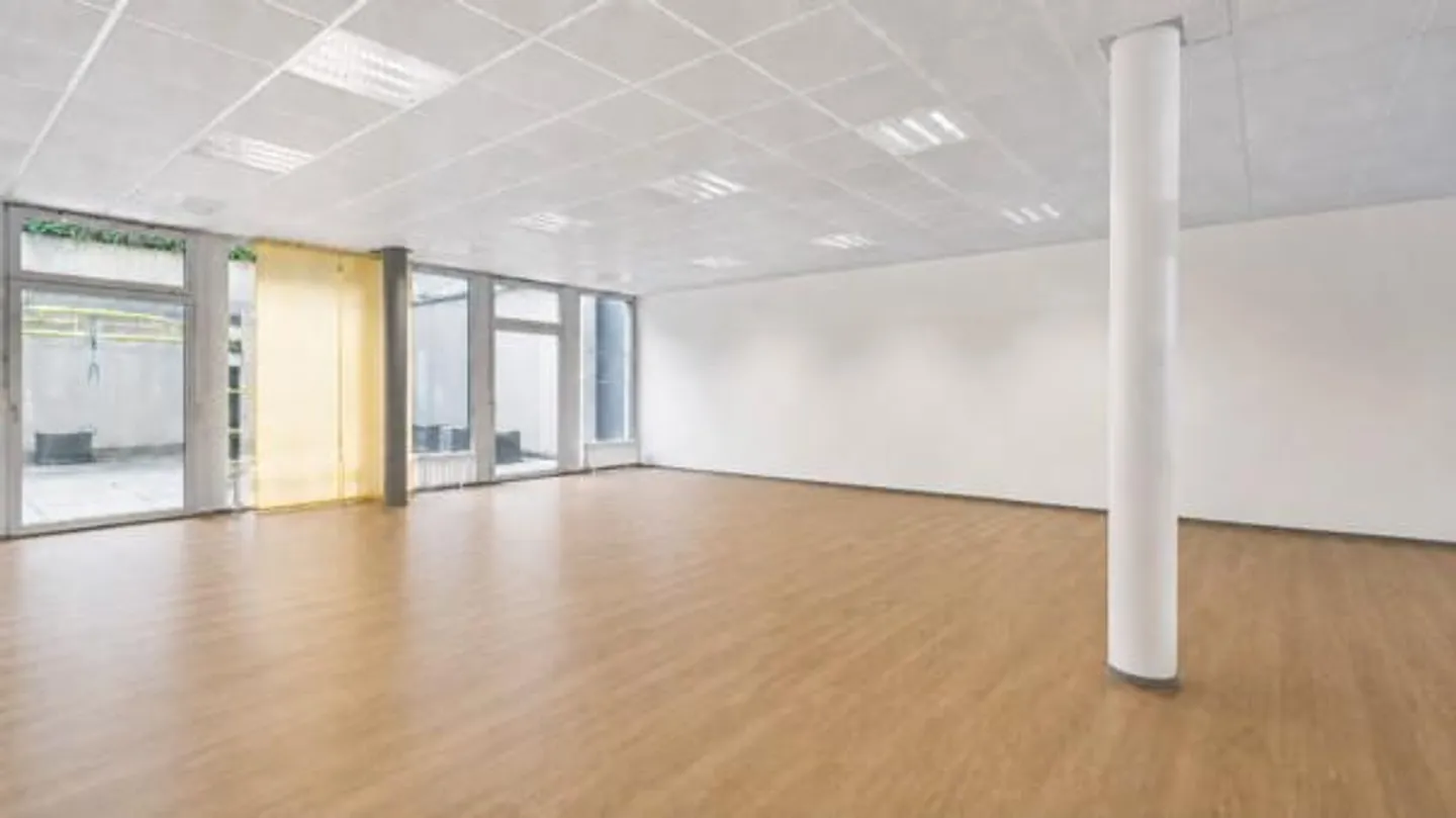 High-quality office/commercial space directly at Winterthur train station! - Photo 3 of 8