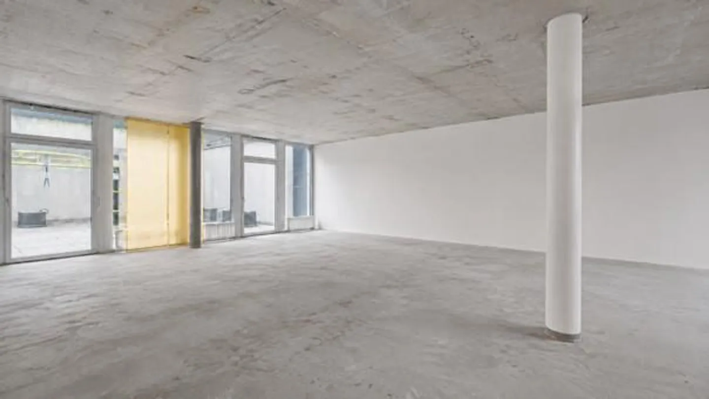 High-quality office/commercial space directly at Winterthur train station! - Photo 2 of 8