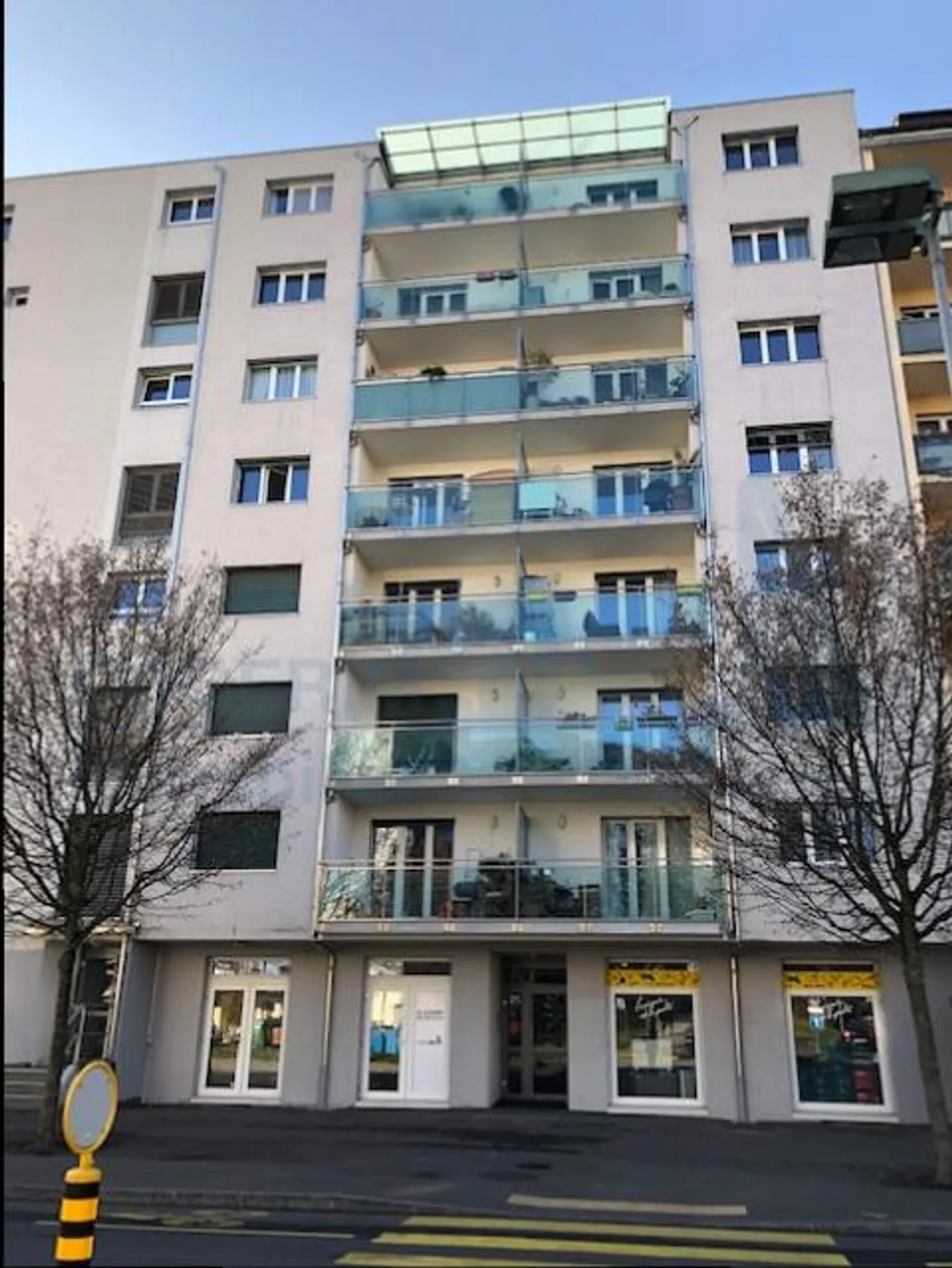 Place de Moto Couverte - Photo 1 sur 1