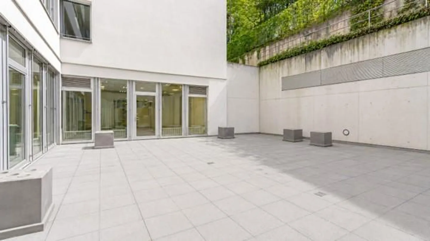 High-quality office/commercial space directly at Winterthur train station! - Photo 8 of 8
