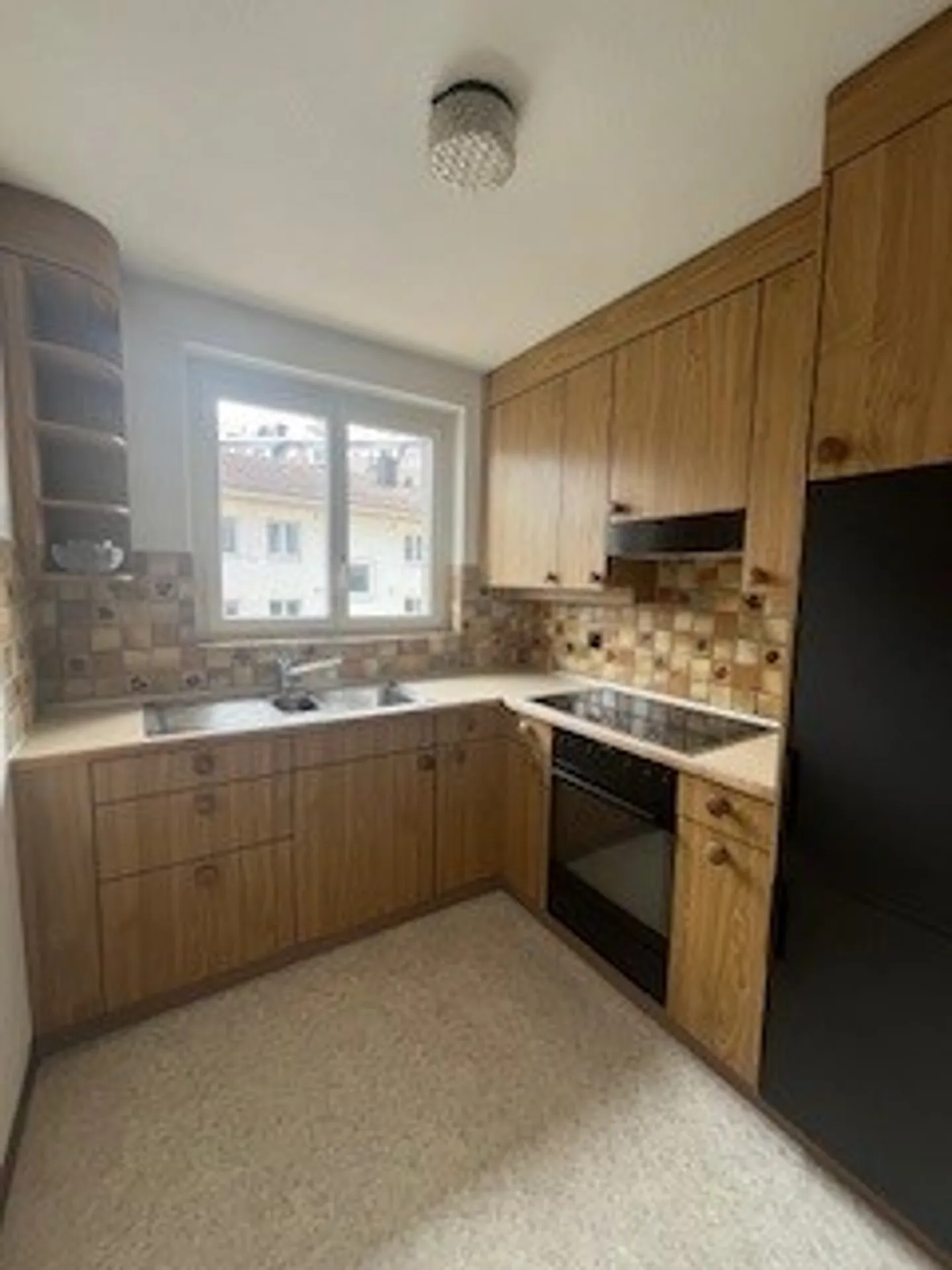 Appartement lumineux de 2 pièces au 2ème étage à louer - Photo 2 sur 4