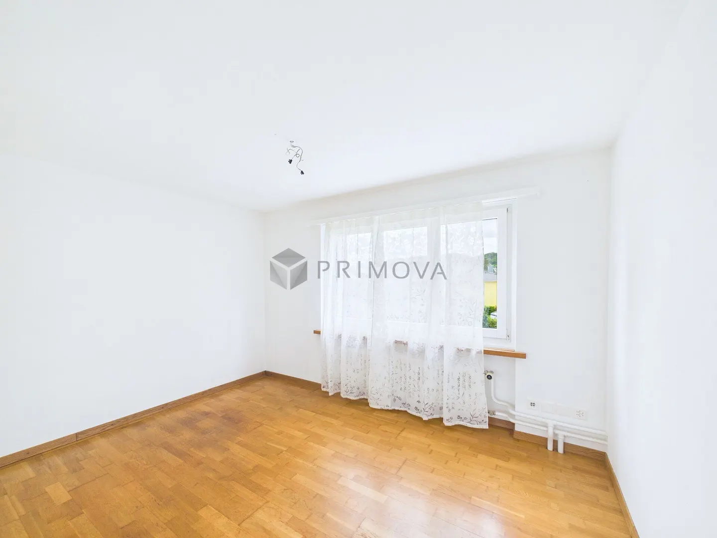 Réalisez votre rêve de logement tant attendu - Maison individuelle avec grand jardin et bonne connexion autoroutière recherche un nouveau propriétaire - Photo 5 sur 10