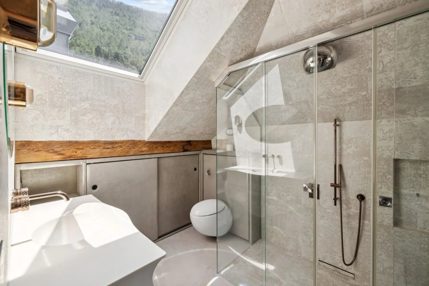 Charm and Modernity Under the Roof in the Heart of Martigny - Photo 10 of 13