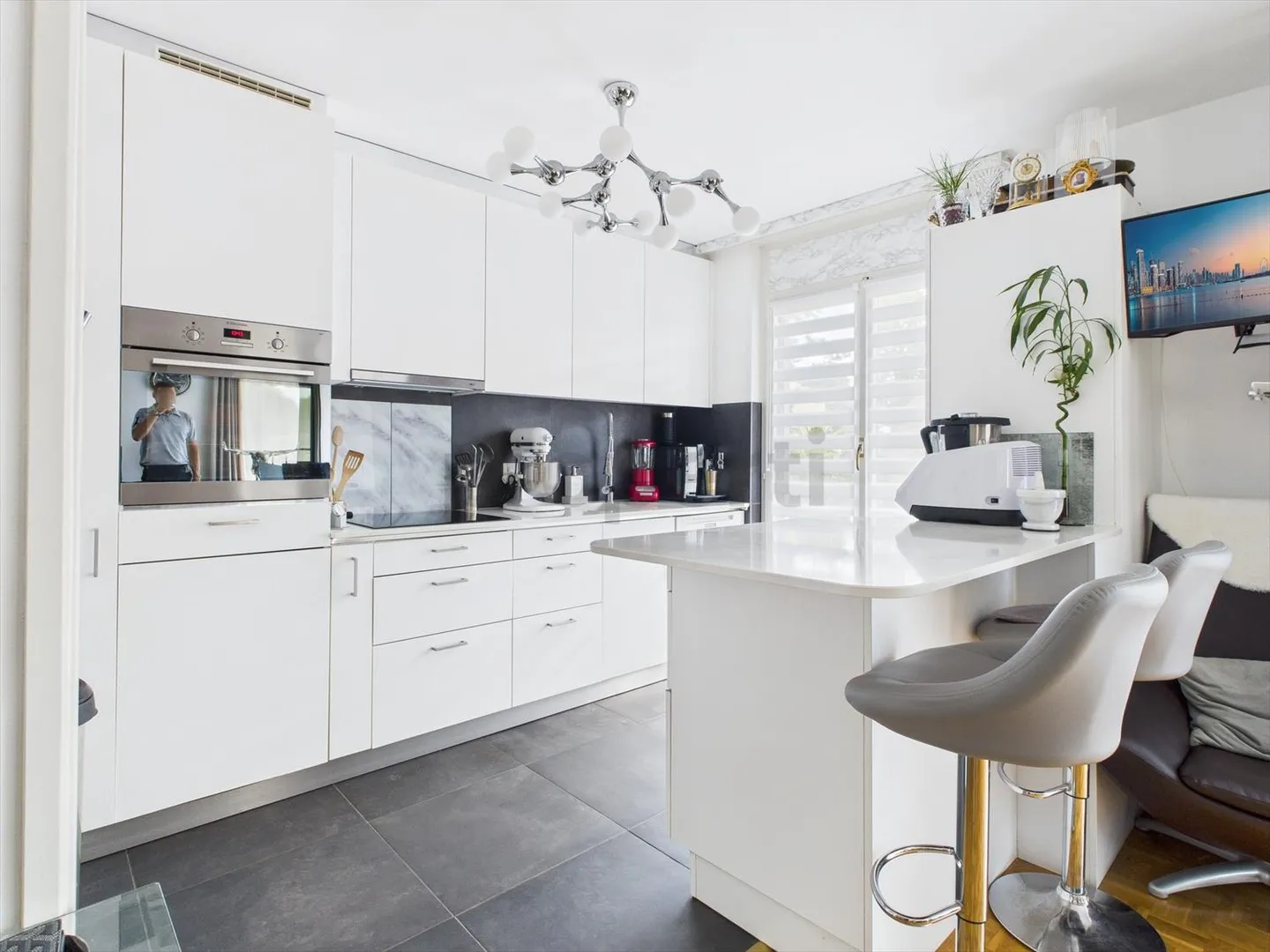 Exklusive 2,5-Zimmer-Wohnung in Saint-Sulpice mit Balkon - Foto 4 von 12