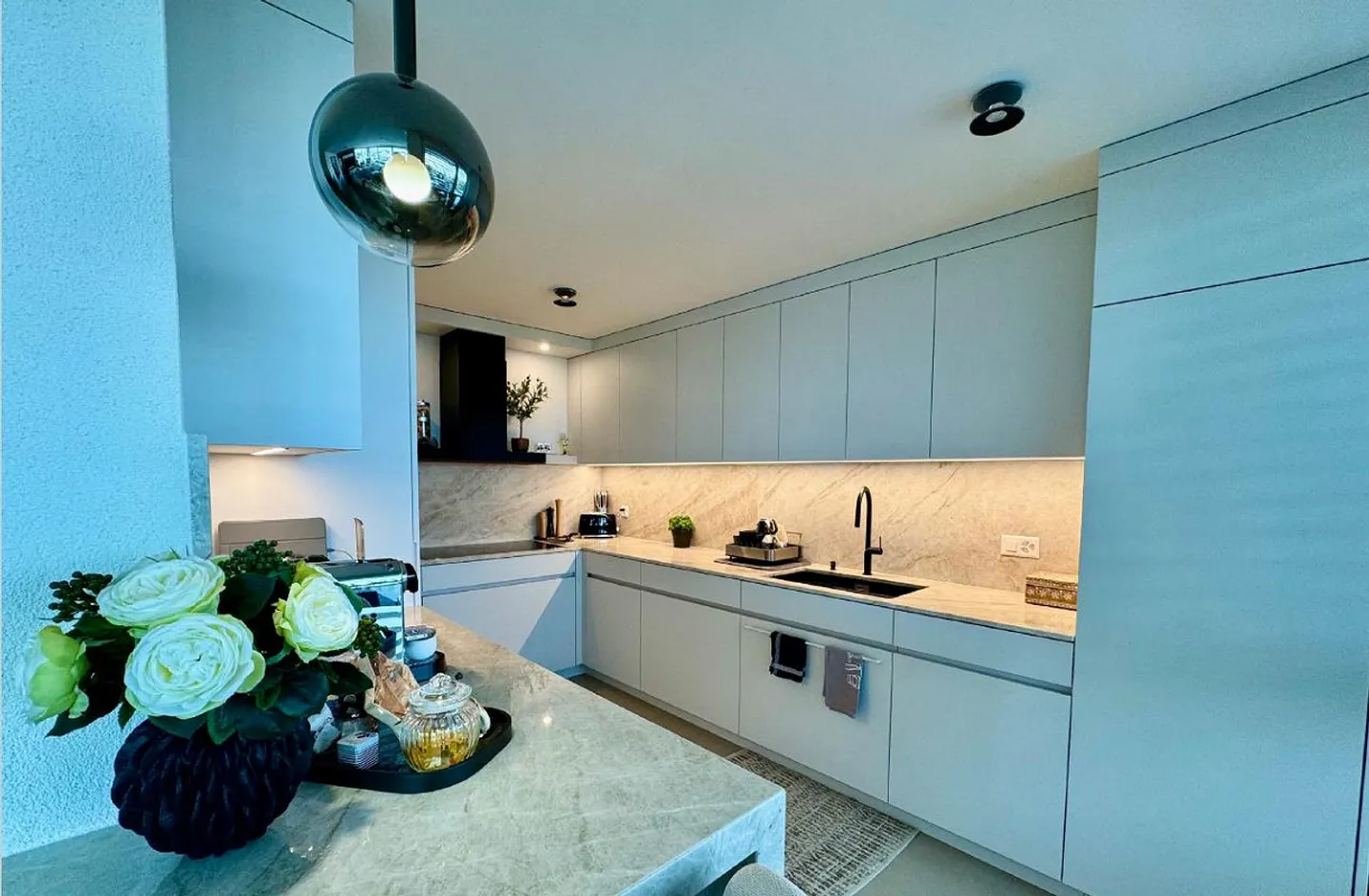 Exclusive Rental Apartment with Lake View in Bäch near Wollerau (SZ) - Photo 4 of 17