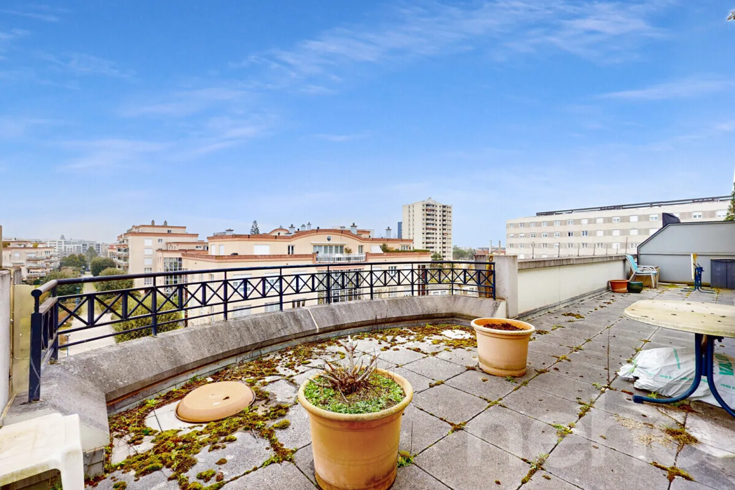 Attico da ristrutturare con ampia terrazza - Foto 4 di 13
