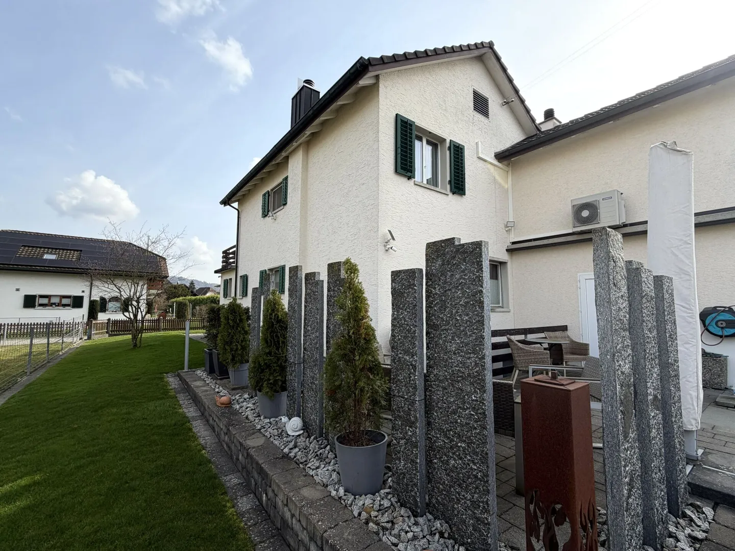 For Sale: Beautiful, Well-Maintained Detached House - Photo 2 of 18