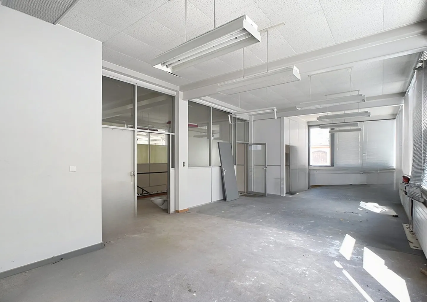 Locale commerciale al piano terra - Foto 2 di 6