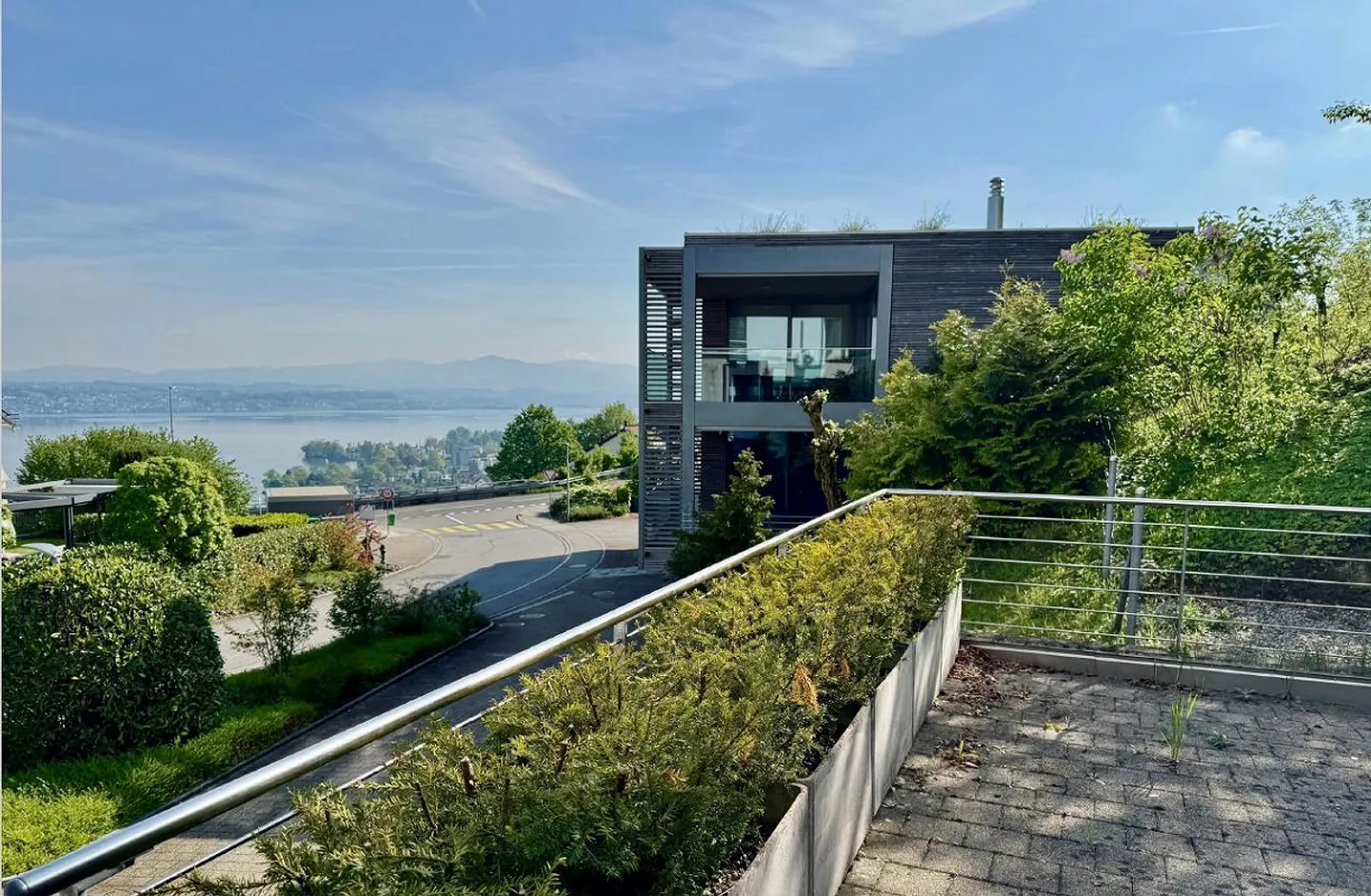 Exclusive Rental Apartment with Lake View in Bäch near Wollerau (SZ) - Photo 8 of 17