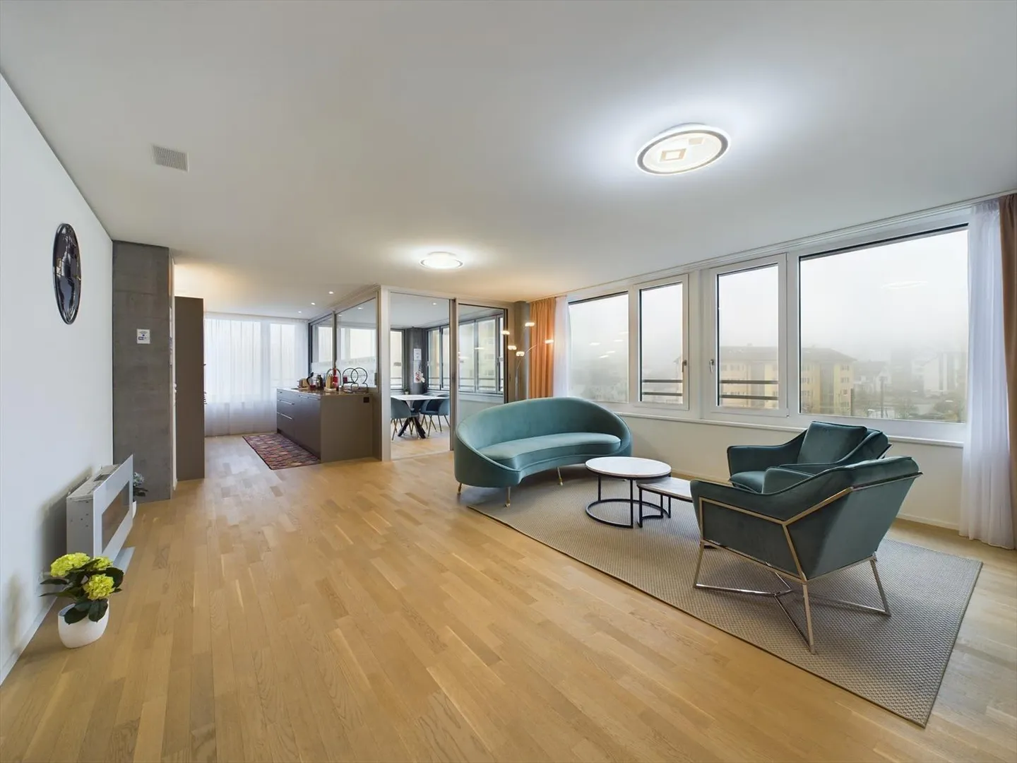 Appartamento moderno di 5,5 stanze a Neuhausen - arredato - Foto 1 di 11