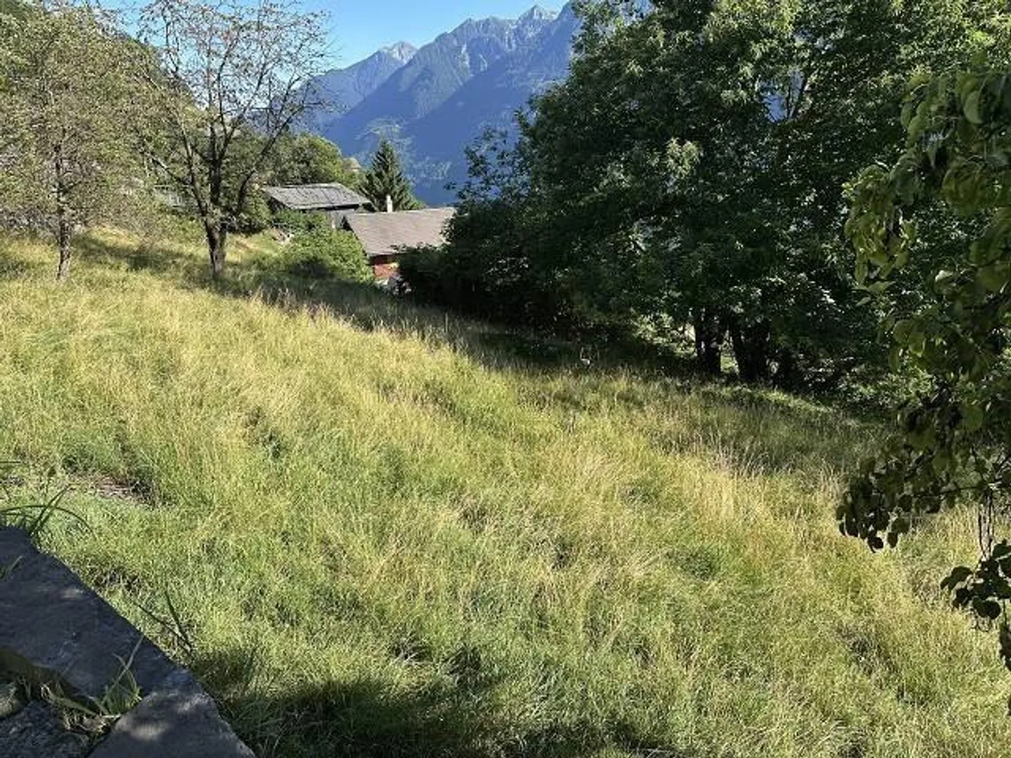 Terreno edificabile di 773 m2 in una posizione molto tranquilla e soleggiata con vista - Foto 5 di 15