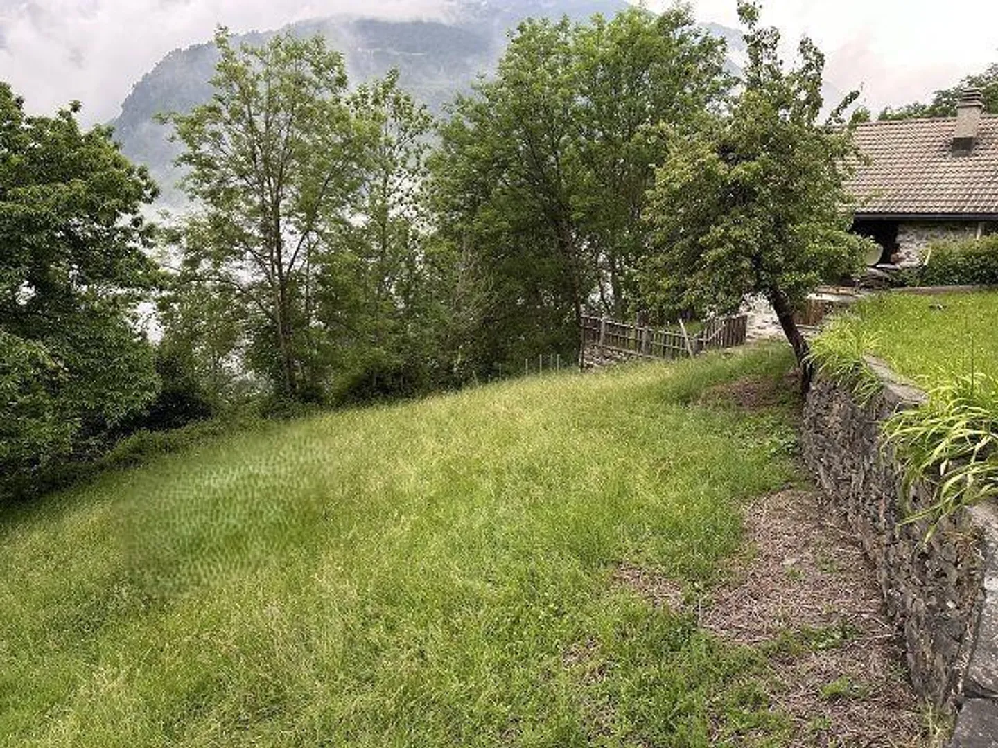 Terreno edificabile di 773 m2 in una posizione molto tranquilla e soleggiata con vista - Foto 7 di 15