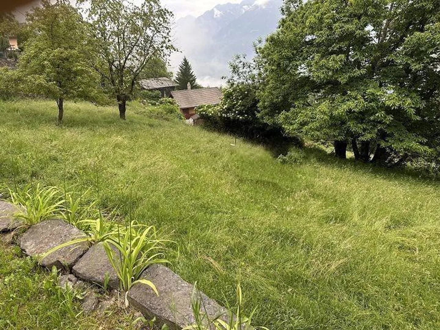 Terreno edificabile di 773 m2 in una posizione molto tranquilla e soleggiata con vista - Foto 8 di 15