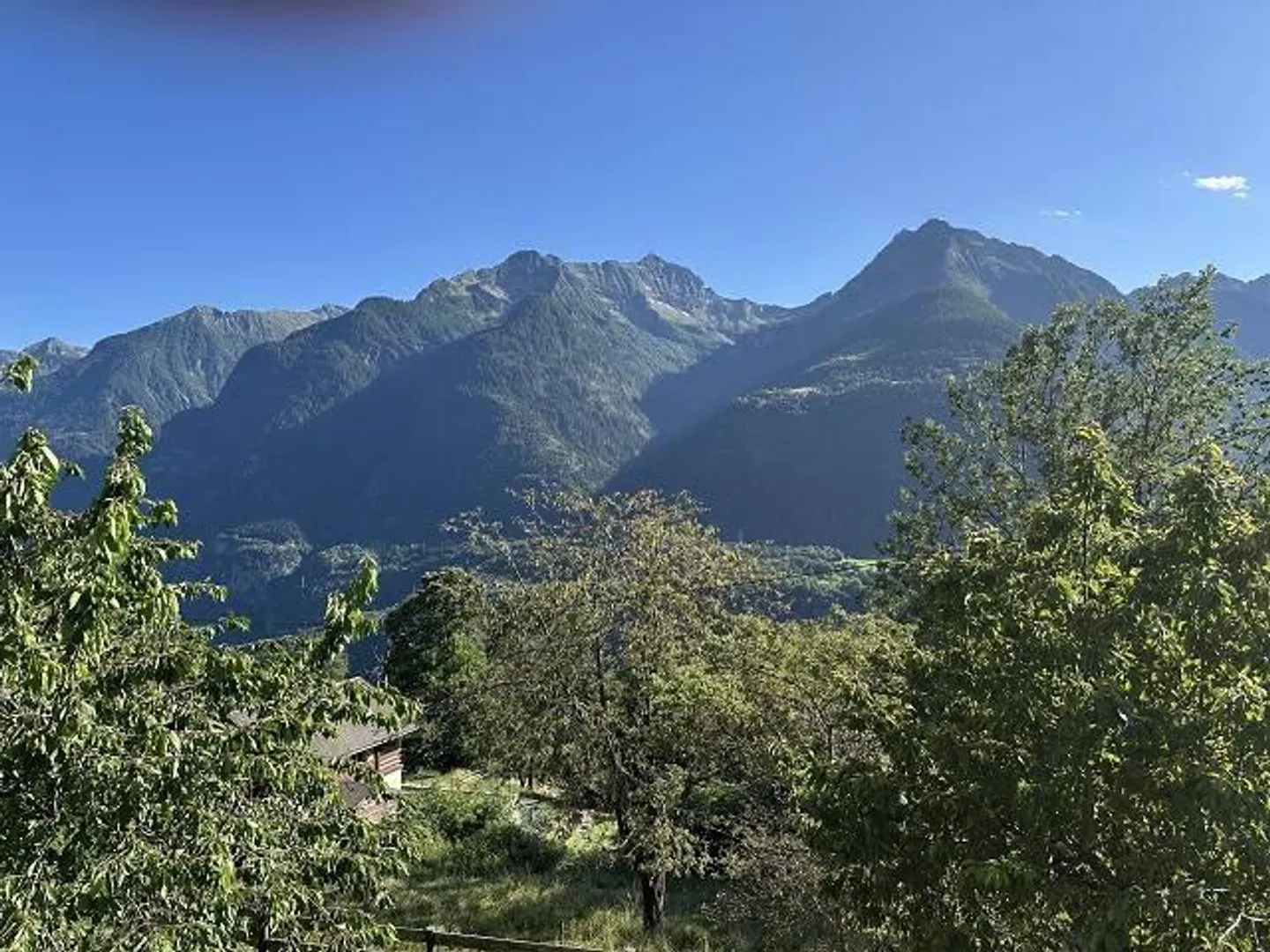 Terreno edificabile di 773 m2 in una posizione molto tranquilla e soleggiata con vista - Foto 9 di 15
