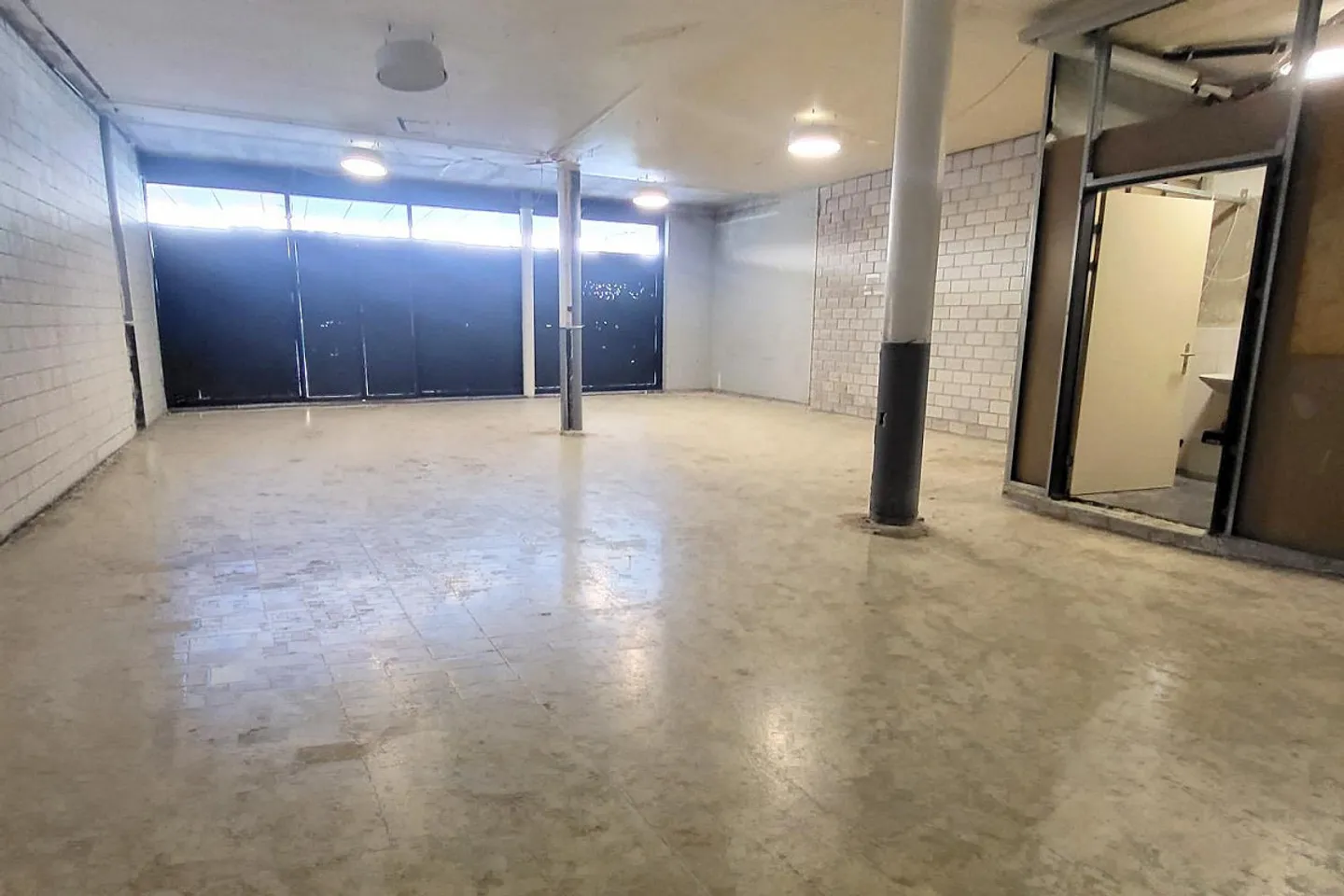 Espace de vente rénové dans un emplacement central au cœur de Bienne - Photo 5 sur 8