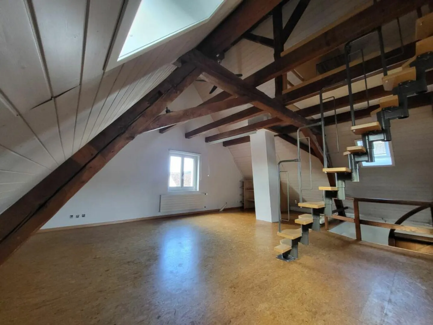 Gemütliche 1.5-Zimmer-Dachwohnunng mit toller Galerie - Foto 2 von 6