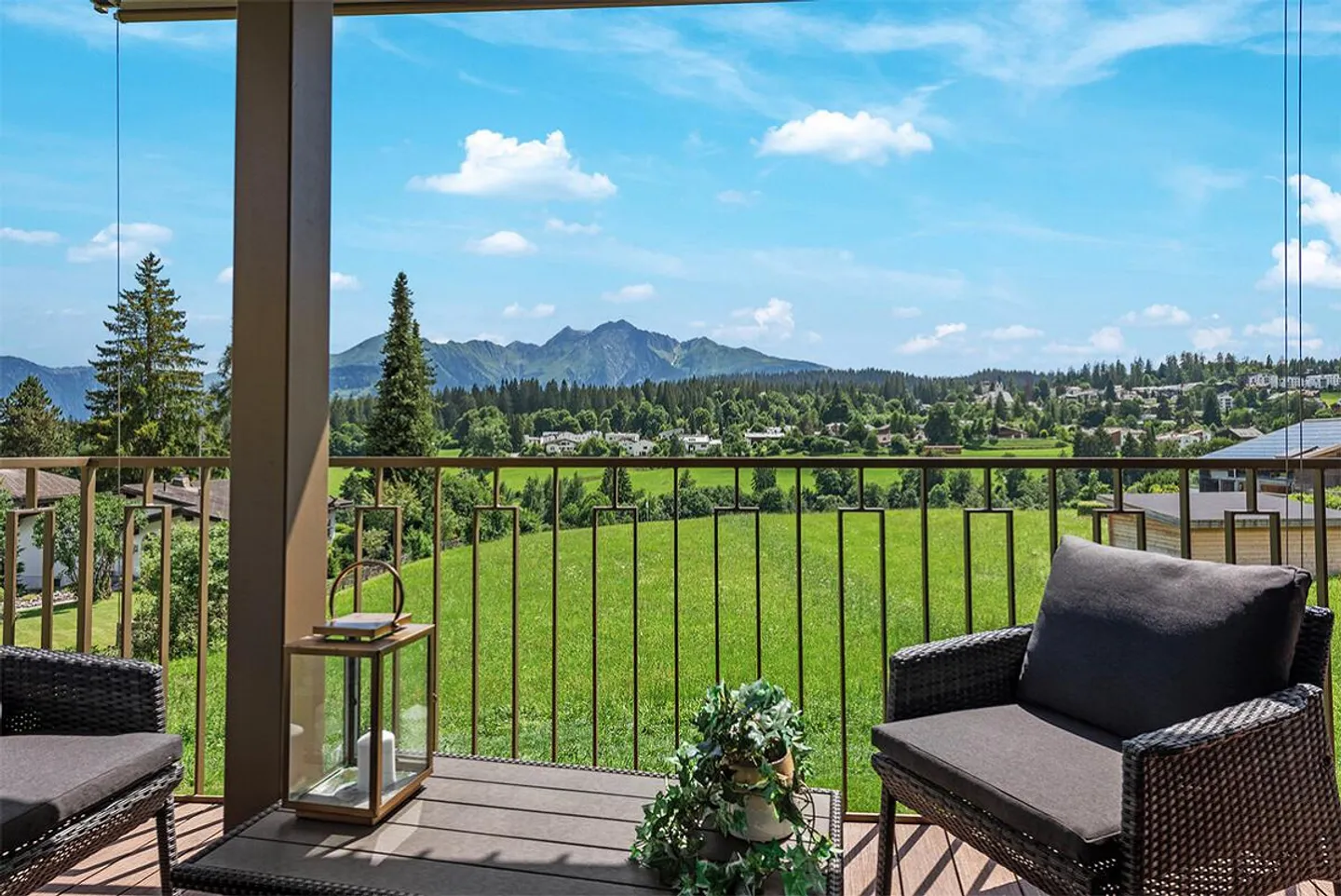 Appartamento vacanze sul tetto con vista e possibilità di design a Flims - Foto 1 di 4
