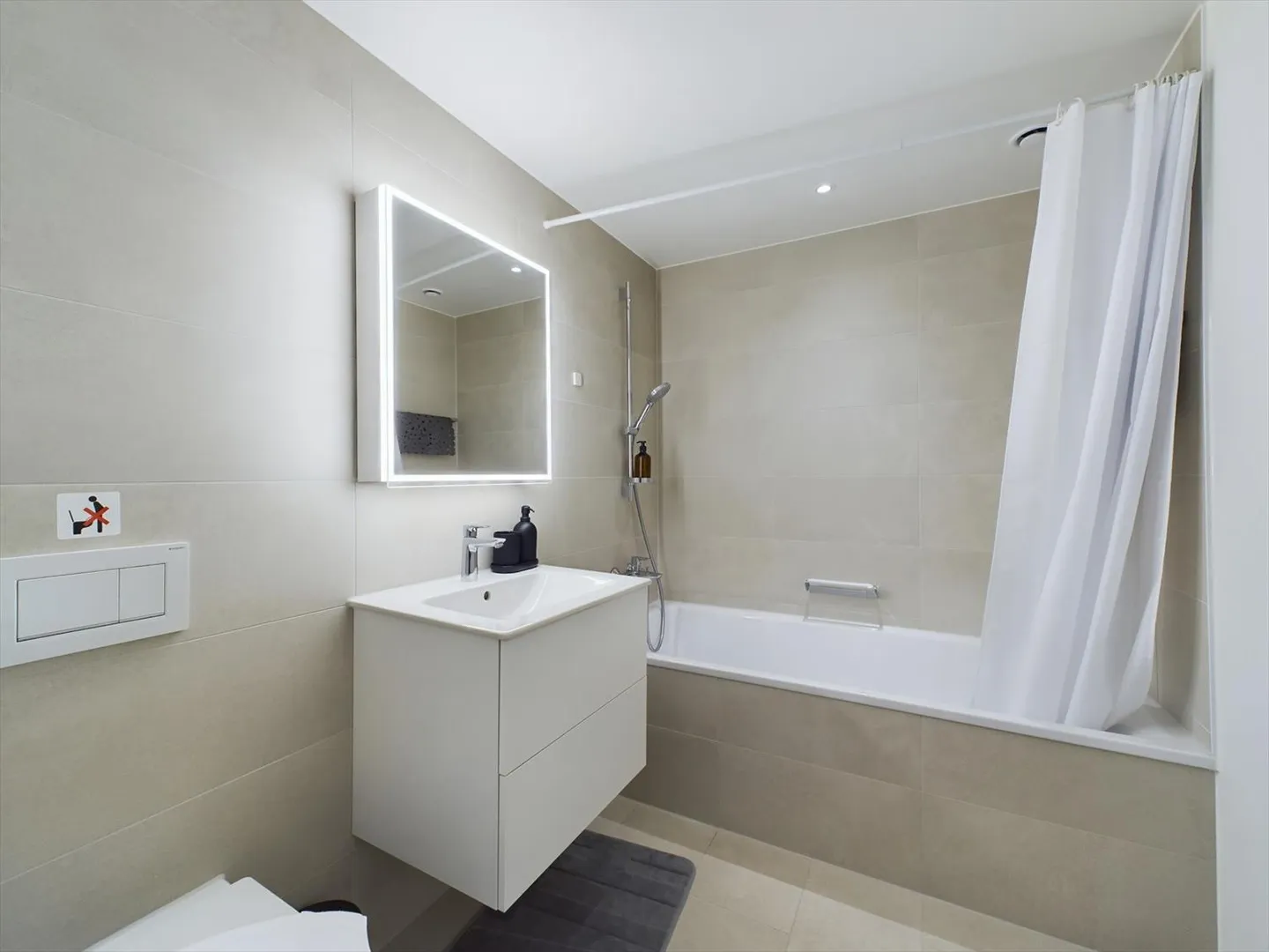 Appartamento moderno di 5,5 stanze a Neuhausen - arredato - Foto 8 di 11